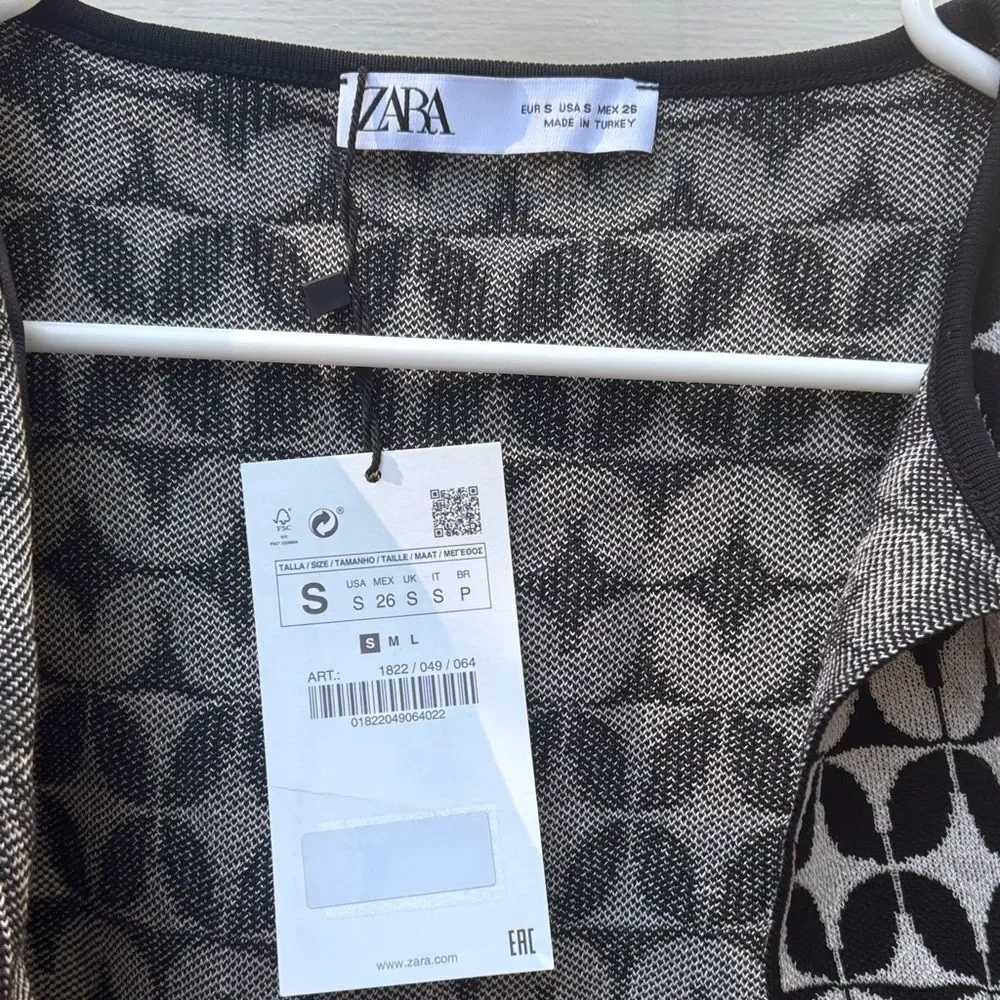 Zara Black and White Geometric Crop Top Size Small
